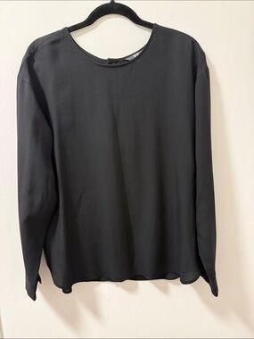 Uniqlo Long Sleeve Black Women’s Back Button Down Rayon Blouse. Size X Large.
